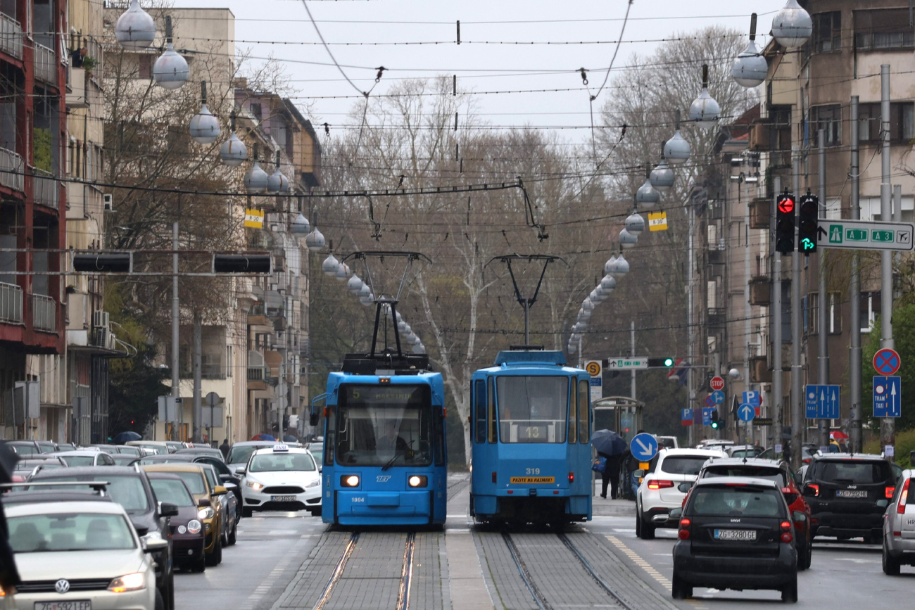 Загреб, Adtranz GT6M № 1004; Загреб, Tatra KT4YU № 319