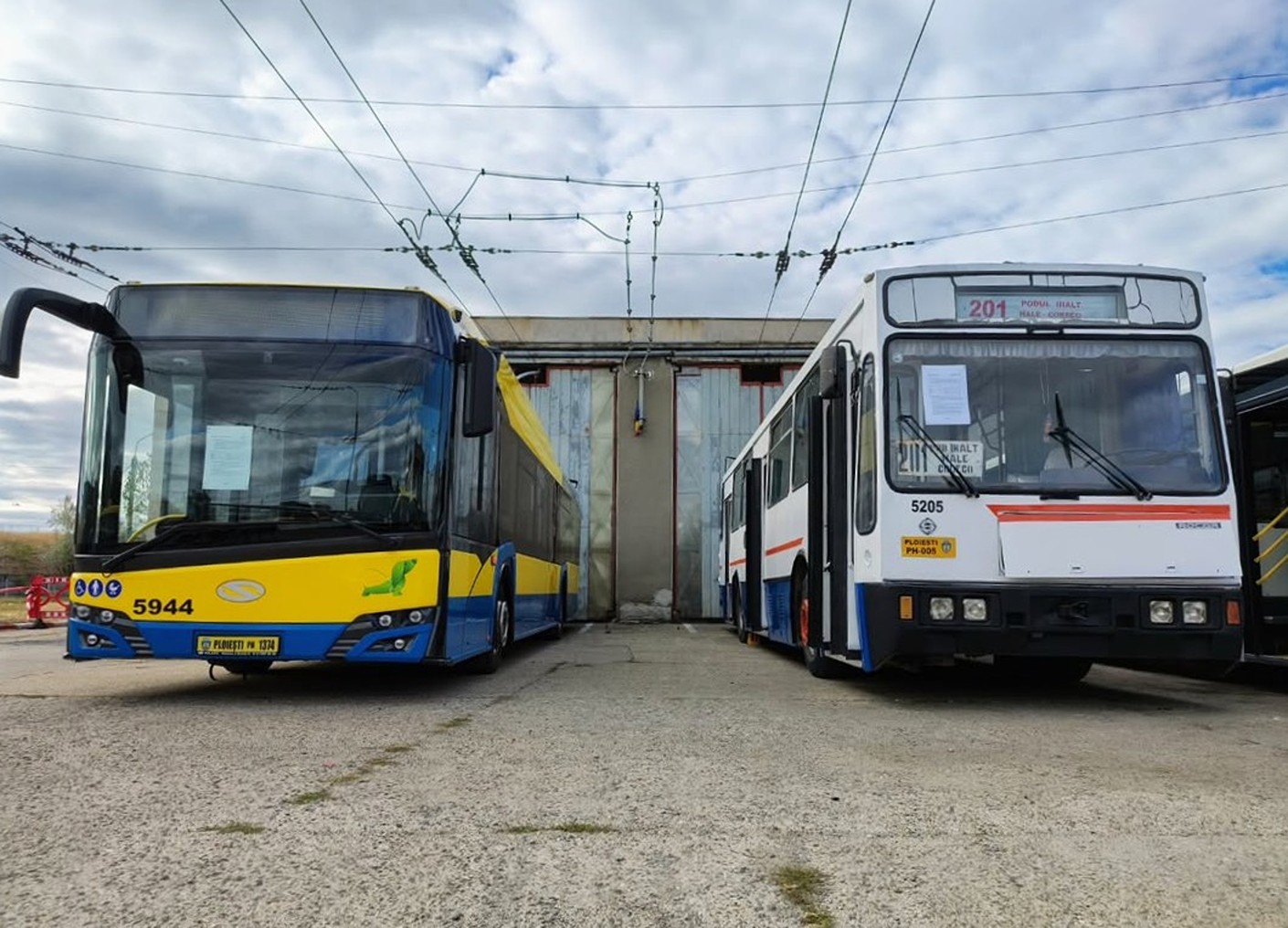 Ploiesti, Solaris Trollino IV 12 Škoda nr. 5944; Ploiesti, ROCAR E312 nr. 5205; European Mobility Week in Romania