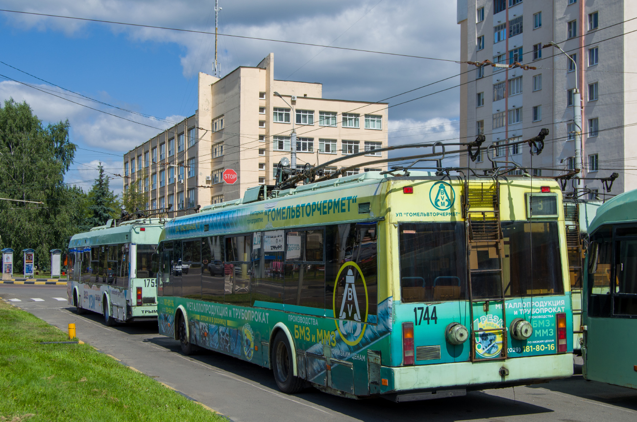 Гомель, БКМ 32102 № 1744