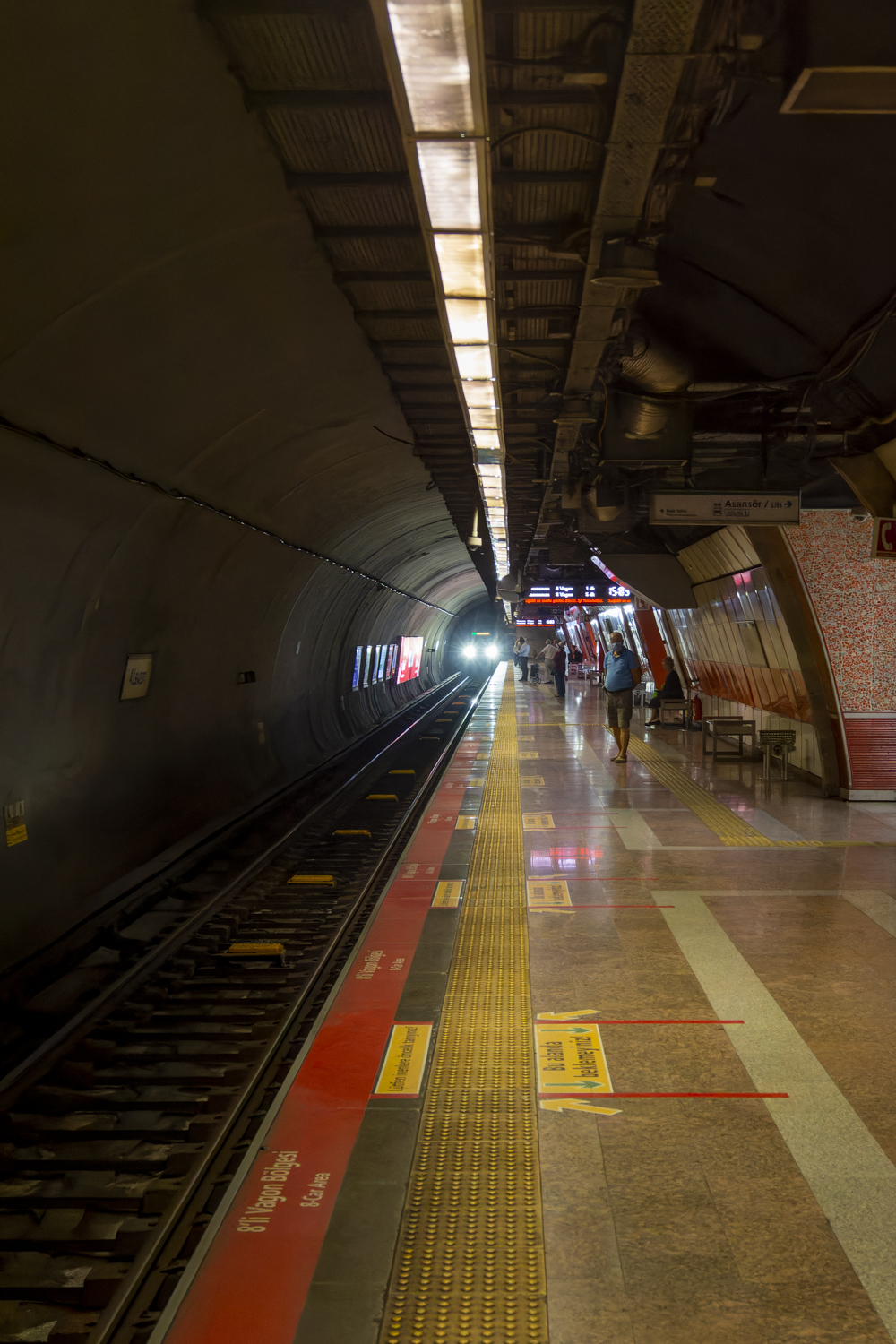 Stambulas — Metropolitan — M2 line (Yenikapı — Seyrantepe / Hacıosman)