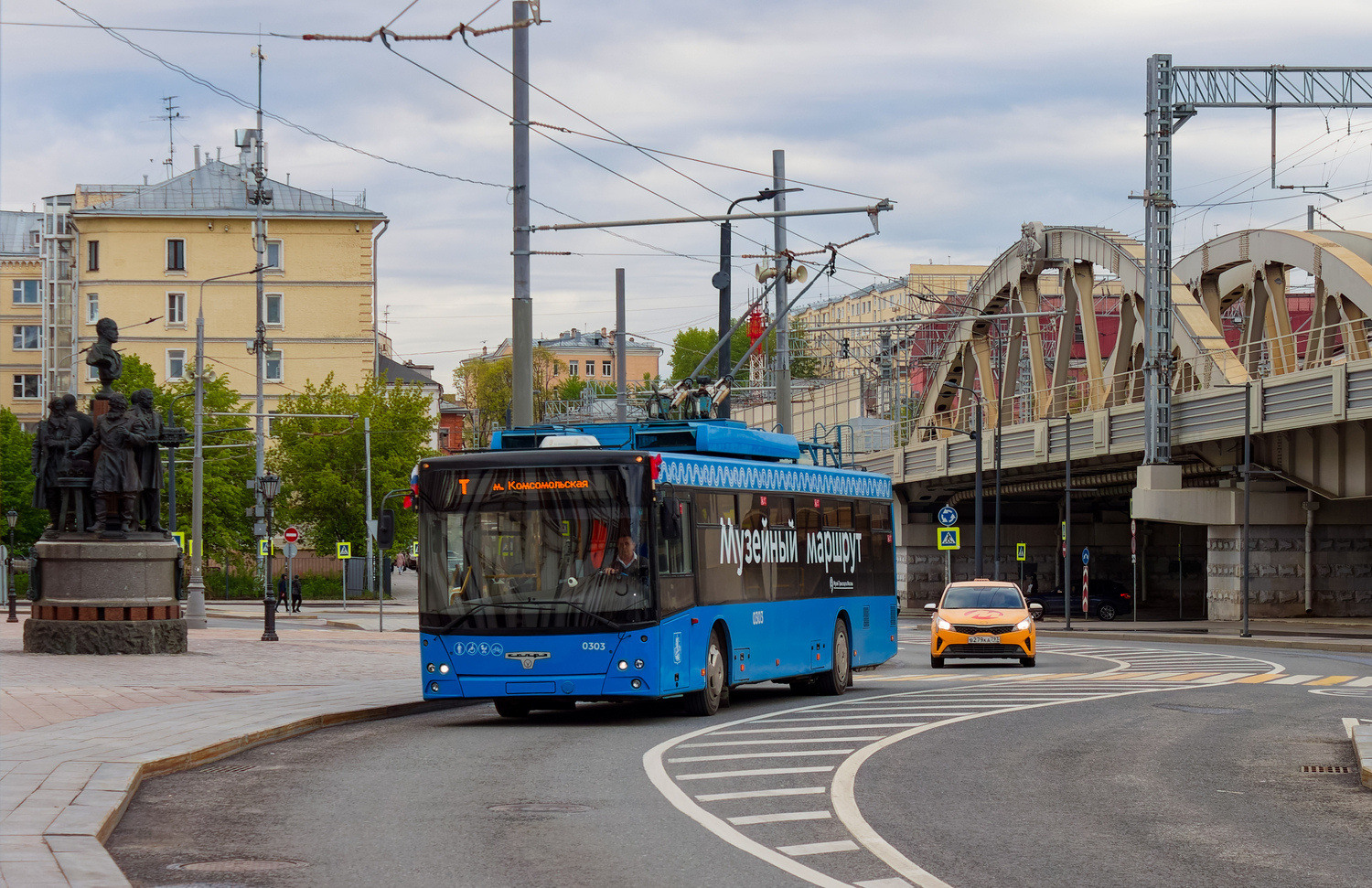 Москва, СВАРЗ-МАЗ-6275 № 0303