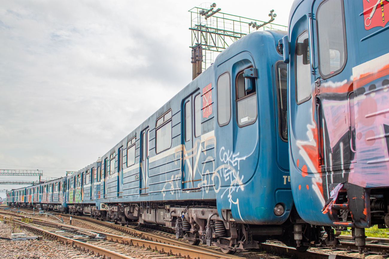 Saint-Petersburg, 81-540.8 Br. 10305; Saint-Petersburg, 81-540.8 Br. 10306; Saint-Petersburg — Metro — Transport of subway cars by railway