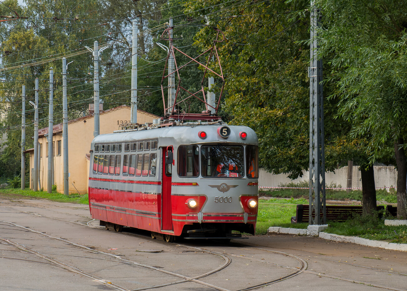 სანქტ-პეტერბურგი, TS-76 № 5000