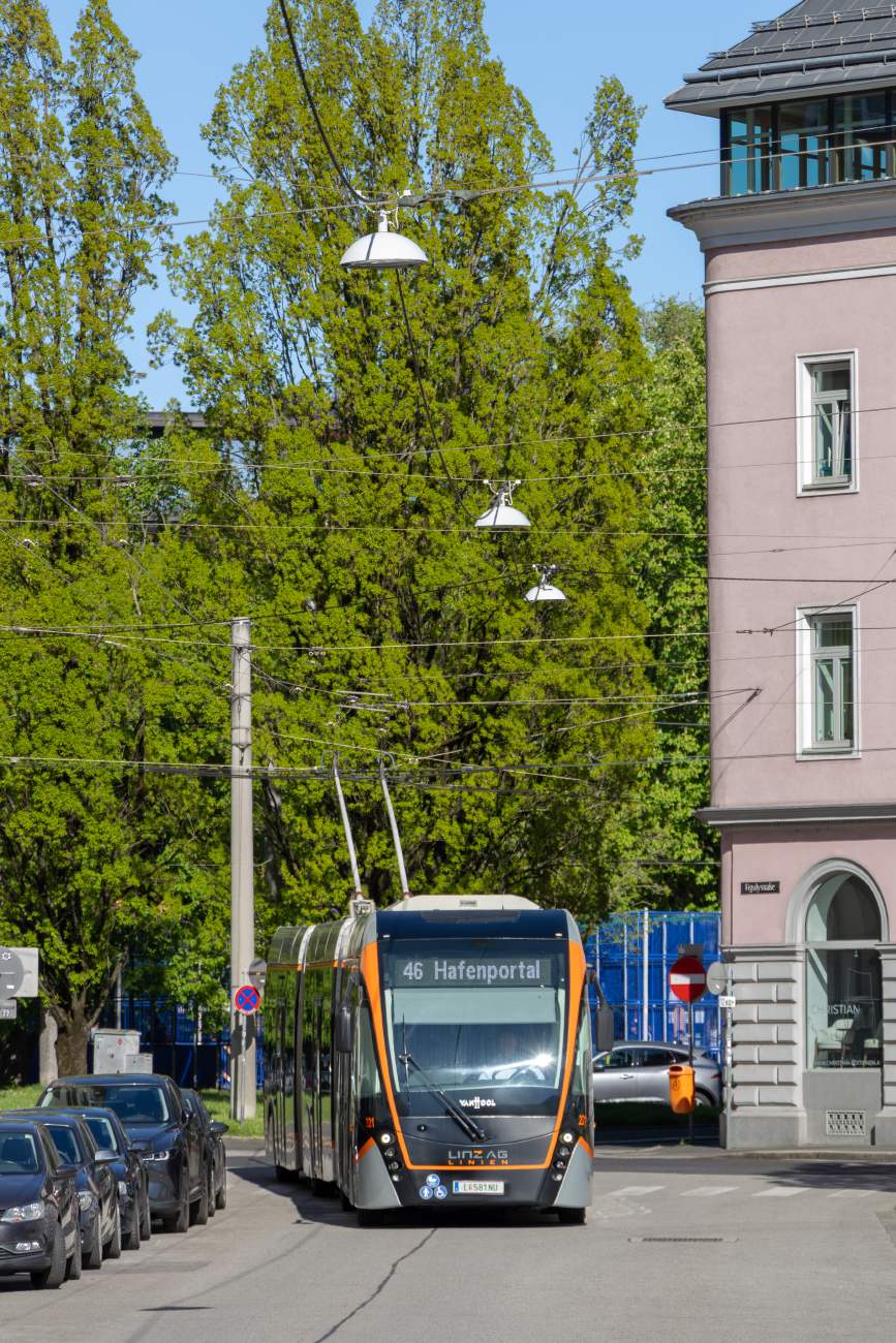 Линц, Van Hool Exqui.City 24 № 221