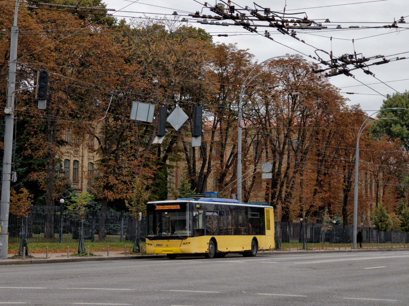 კიევი, LAZ E183D1 № 3907 კიევი, LAZ E183D1 № 3907