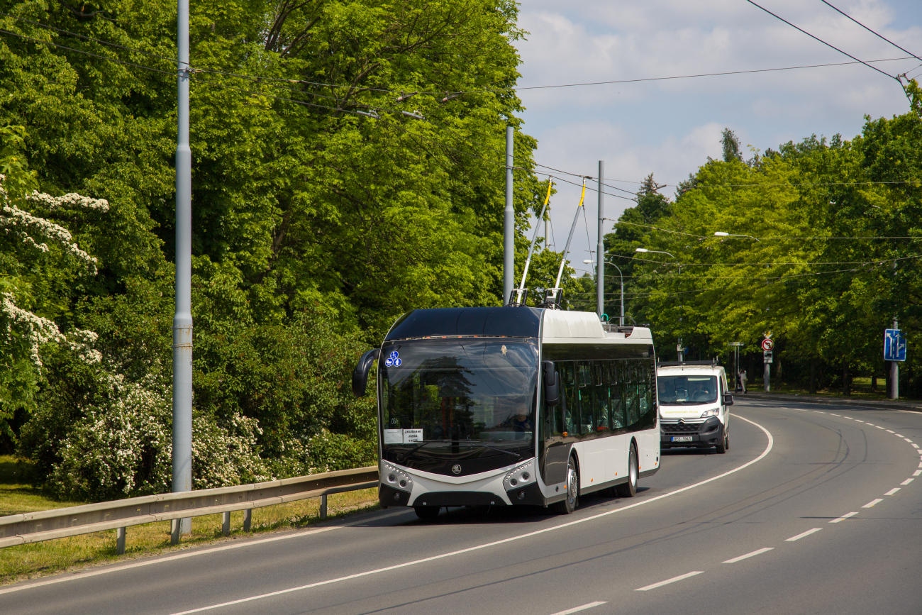 Пардубице, Škoda 32Tr SOR № 464; Пльзень — Новые троллейбусы с завода Шкода