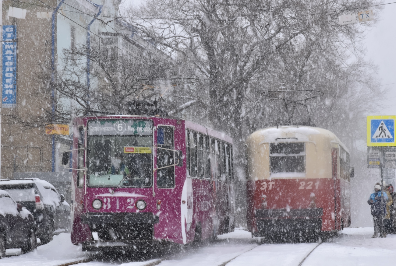 Vladivostok, 71-608K № 312; Vladivostok, RVZ-6M2 № 221; Vladivostok — Snowfalls; Vladivostok — Theme trams