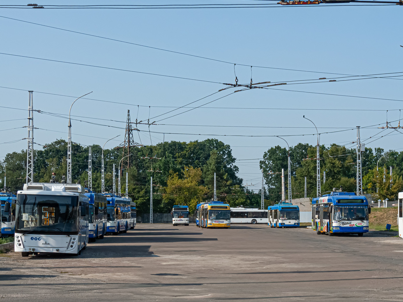 Brest — New rolling stock before the assignment of on-board numbers; Brest — Trolleybus Depot