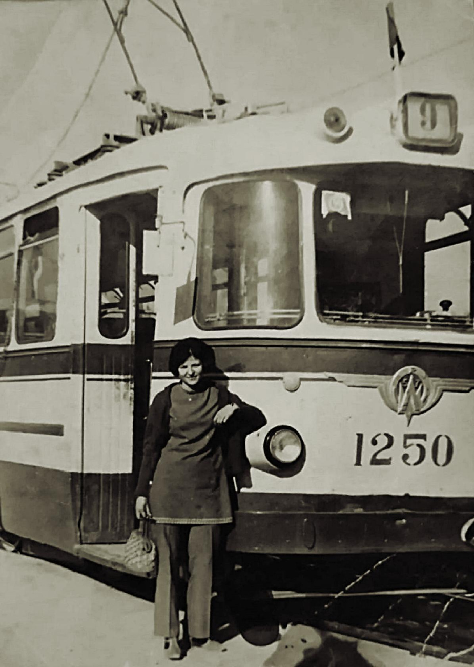 Работники электротранспорта; Ташкент — Старые фотографии