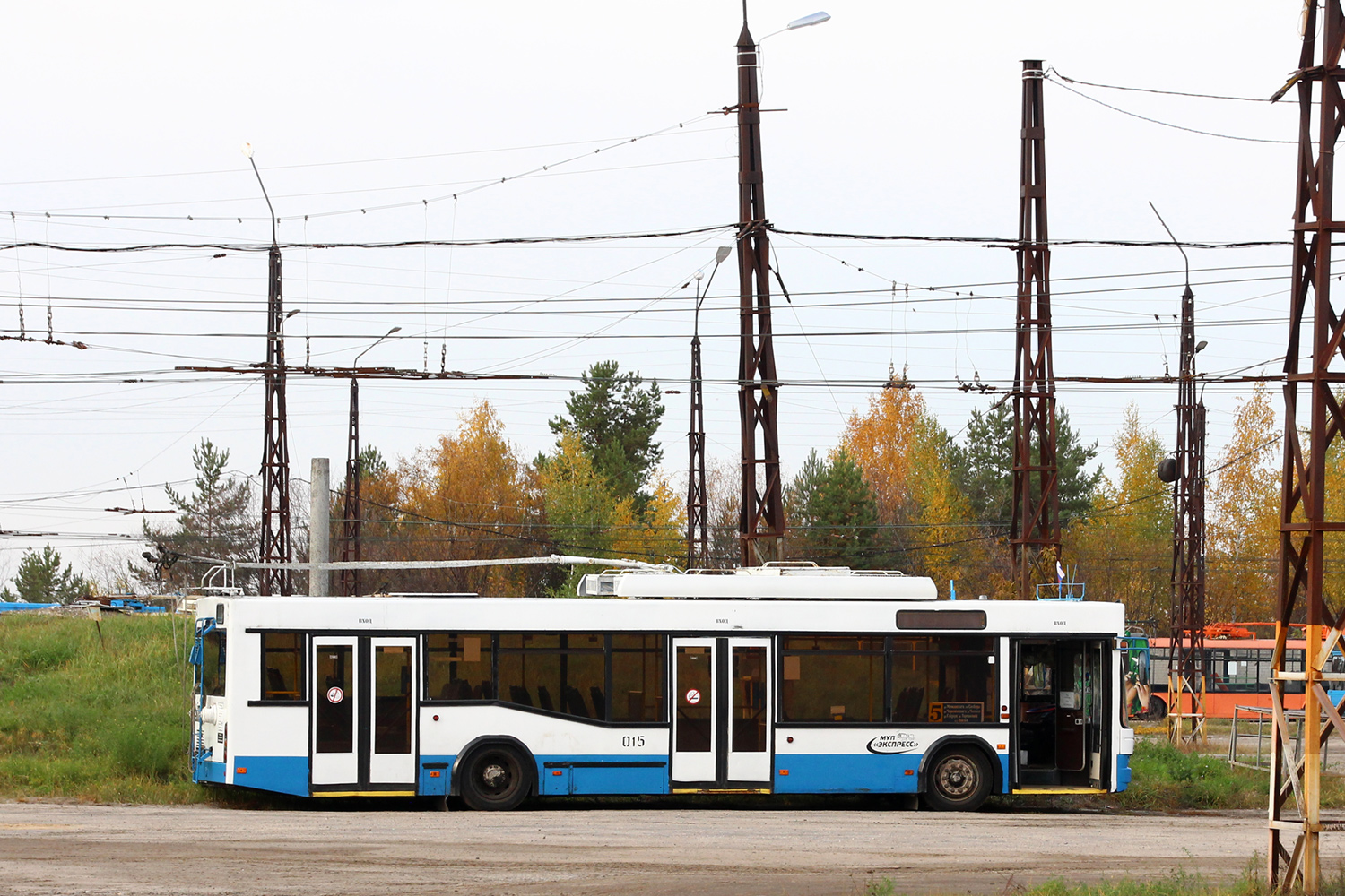 Dzerzhinsk, SVARZ-MAZ-6235.00 č. 015