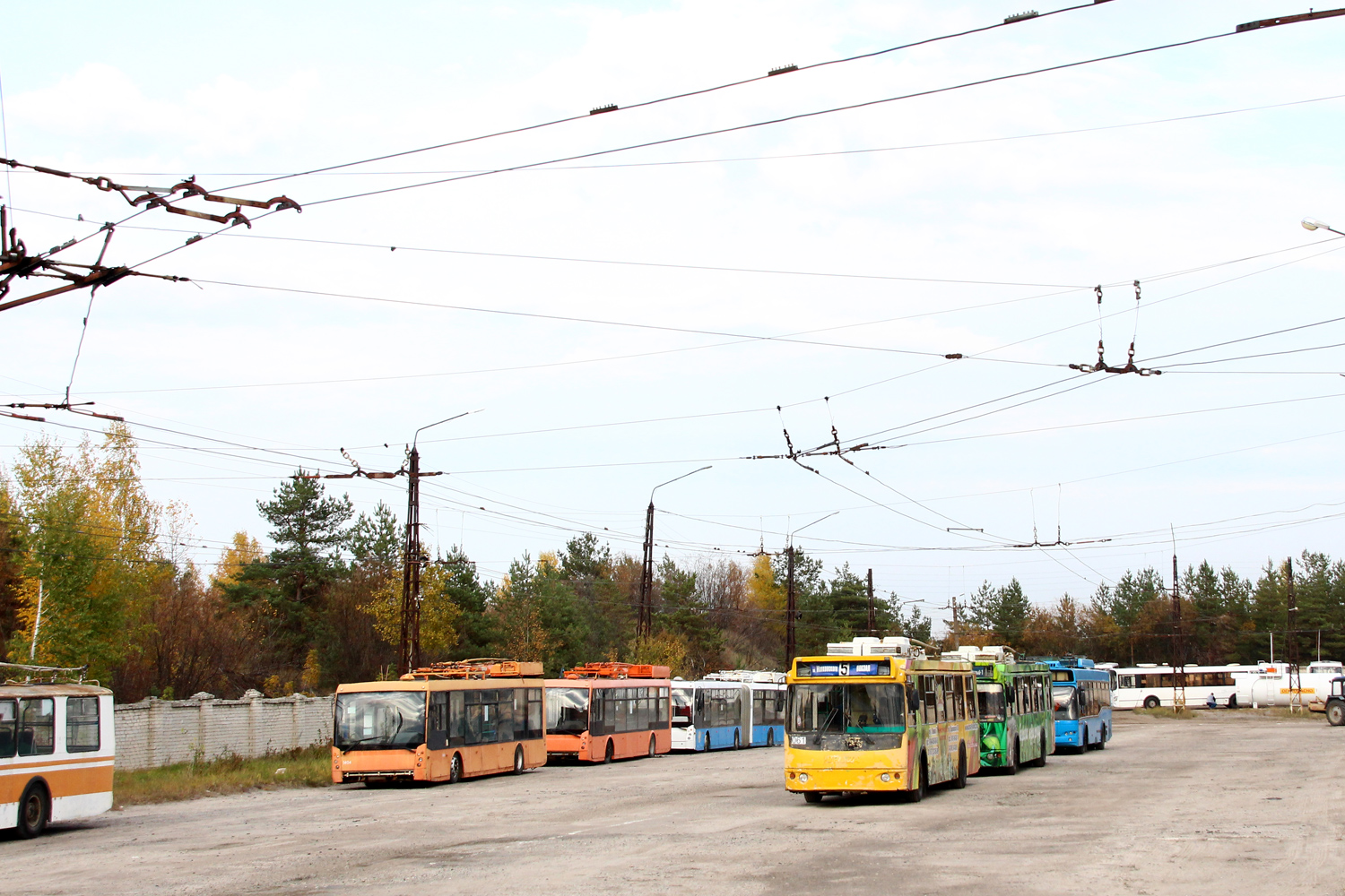 Дзержинск, Тролза-5265.00 «Мегаполис» № (1404); Дзержинск, ЗиУ-682Г-016.02 № 061