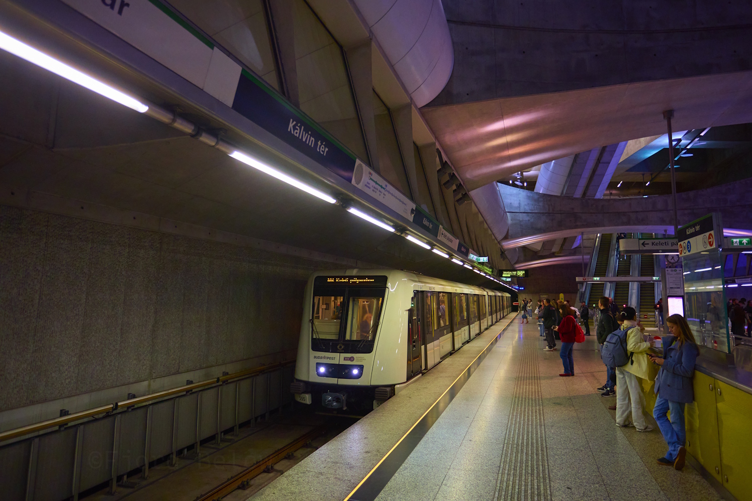 Будапешт, Alstom Metropolis AM4-M4 № 555