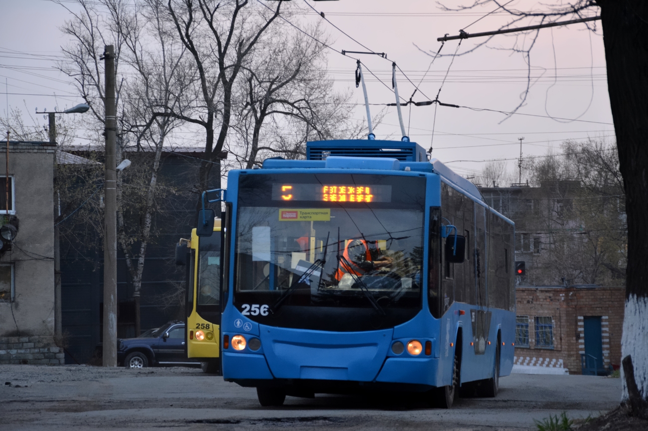 Владивосток, ВМЗ-5298.01 «Авангард» № 256
