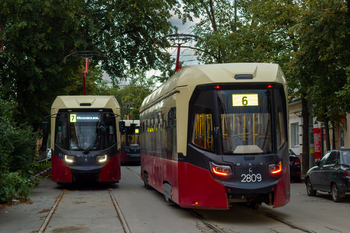 Nijni Novgorod, BKM T811 "MiNiN" Nr. 2804; Nijni Novgorod, BKM T811 "MiNiN" Nr. 2809 Nijni Novgorod, BKM T811 "MiNiN" Nr. 2804; Nijni Novgorod, BKM T811 "MiNiN" Nr. 2809