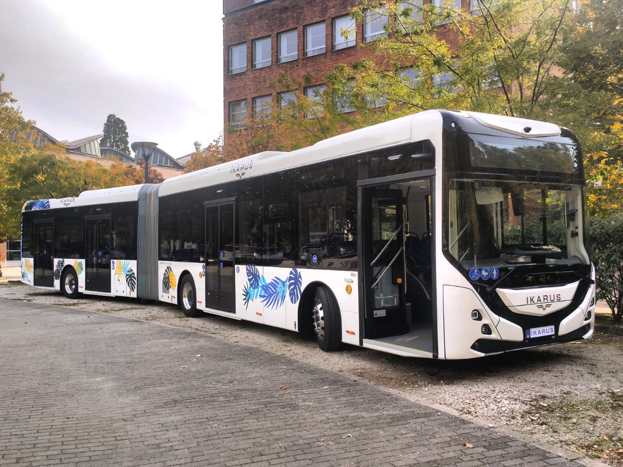 Секешфехервар, Ikarus 180e № I 71NK 24