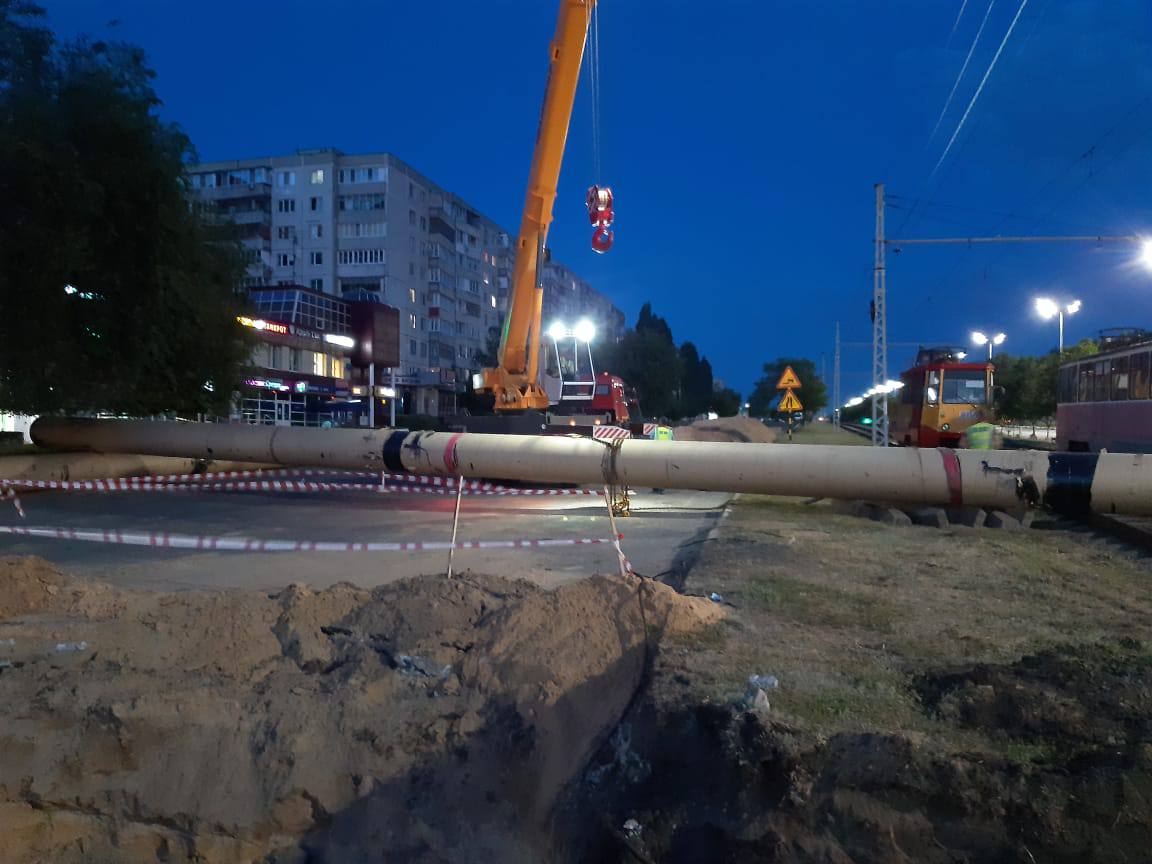 Старый Оскол — Ночной ремонт коллектора на проспекте Алексея Угарова — 9 июля 2022 года