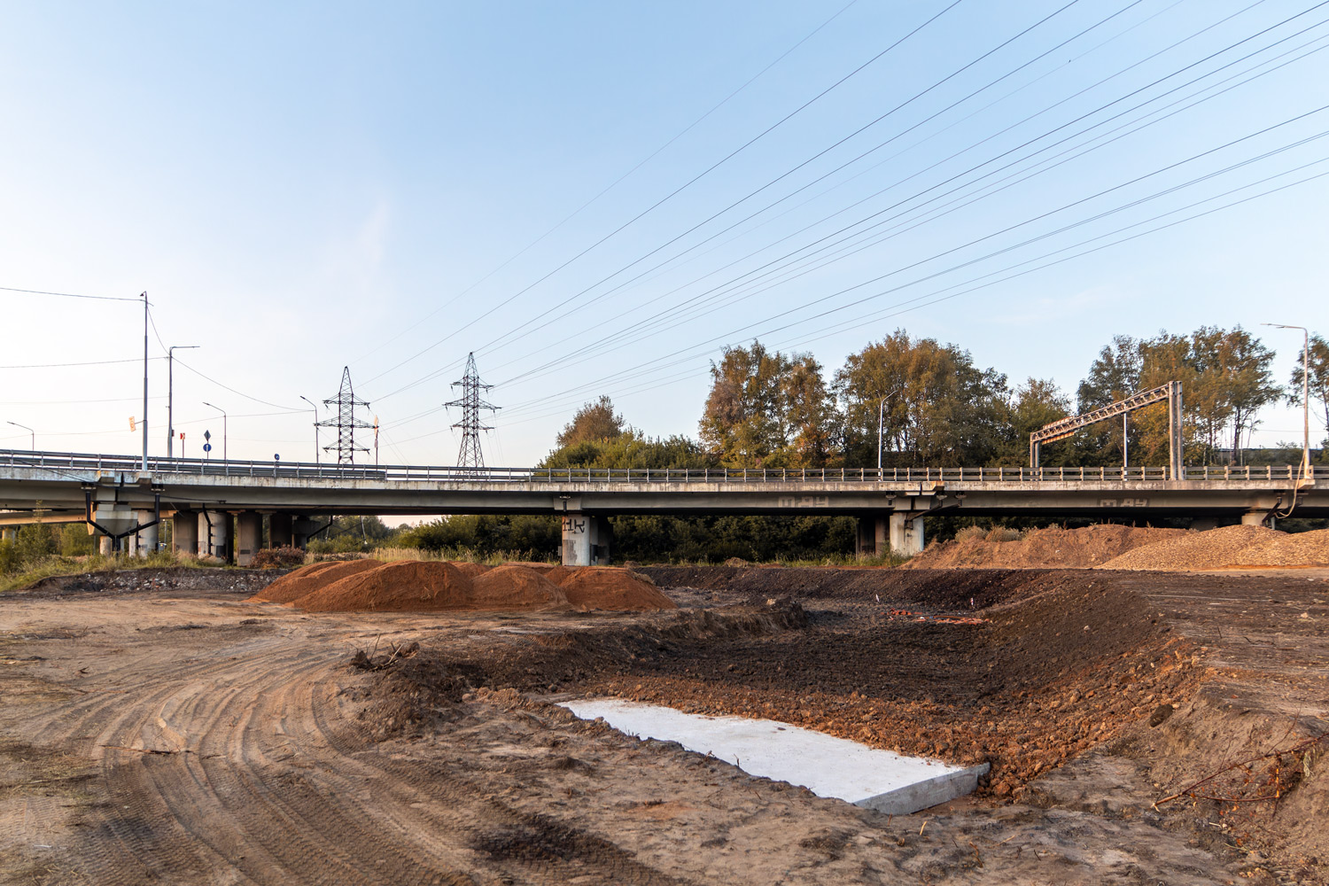 Jaroslavlis — Construction of a turning circle near the "RIO" shopping and entertainment center