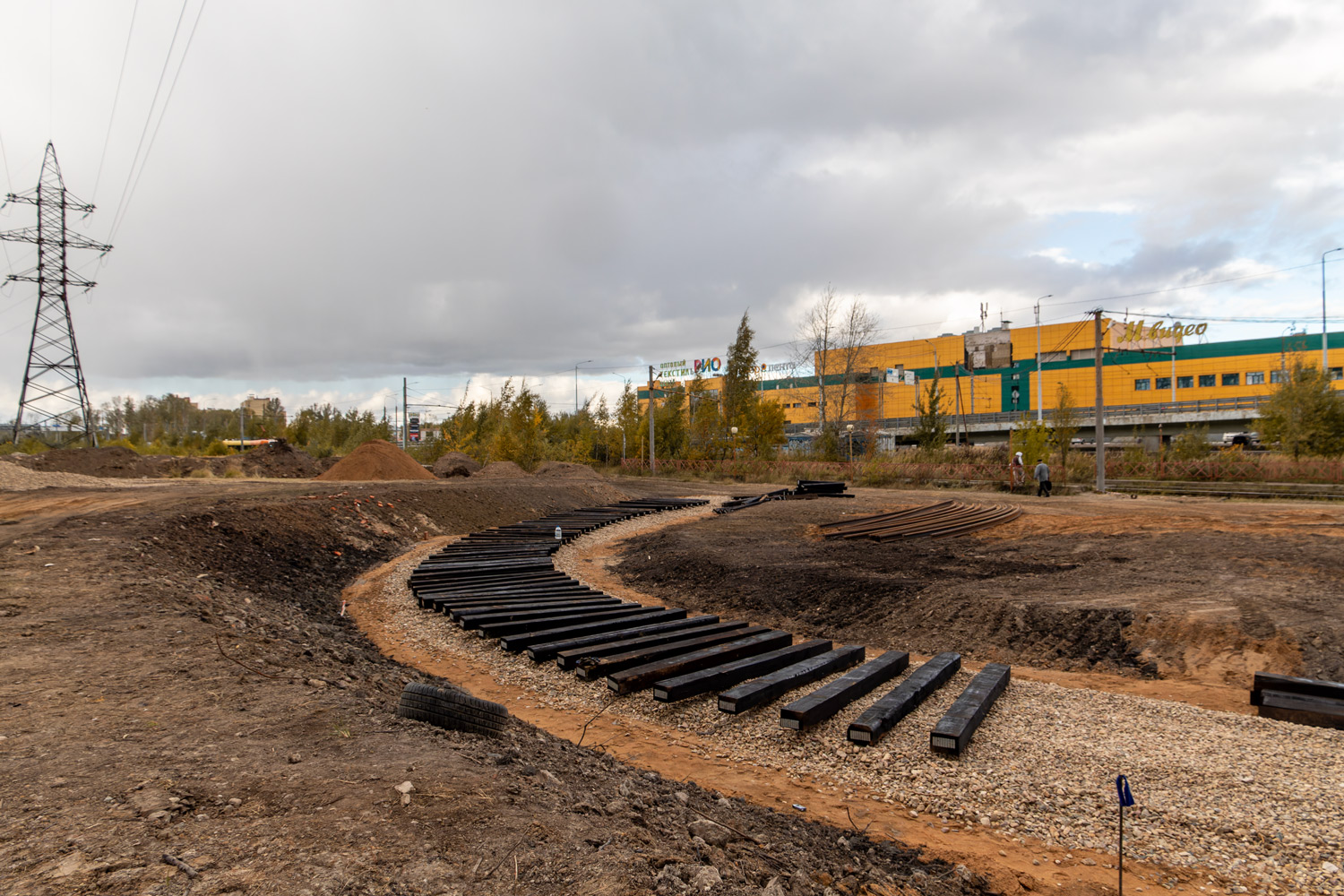 Jaroslavlis — Construction of a turning circle near the "RIO" shopping and entertainment center