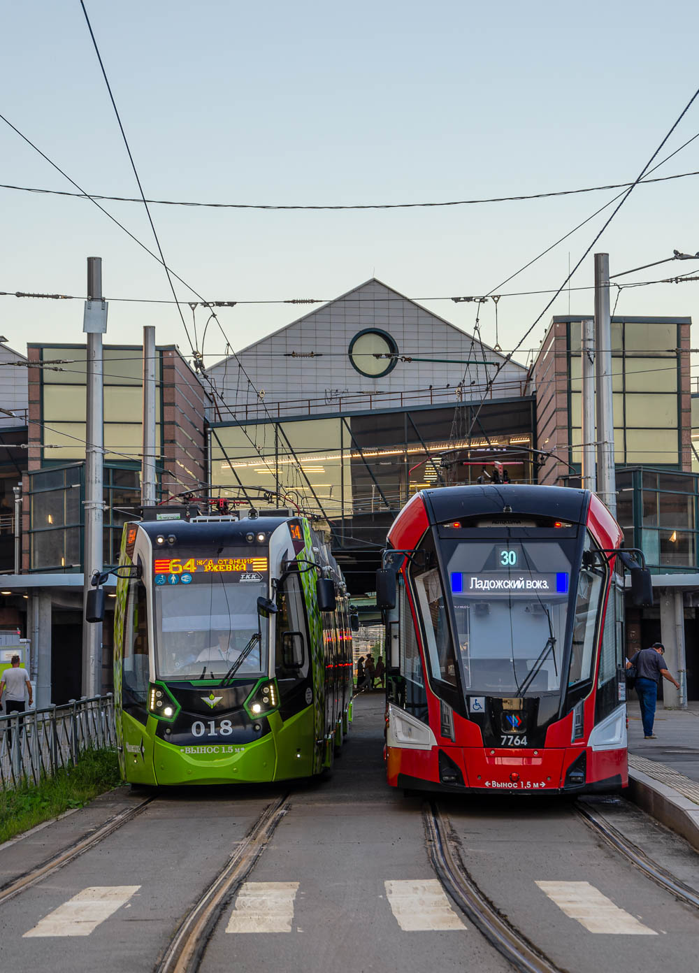 Санкт-Петербург, Stadler B85600M № 018; Санкт-Петербург, 71-932 «Невский» № 7764