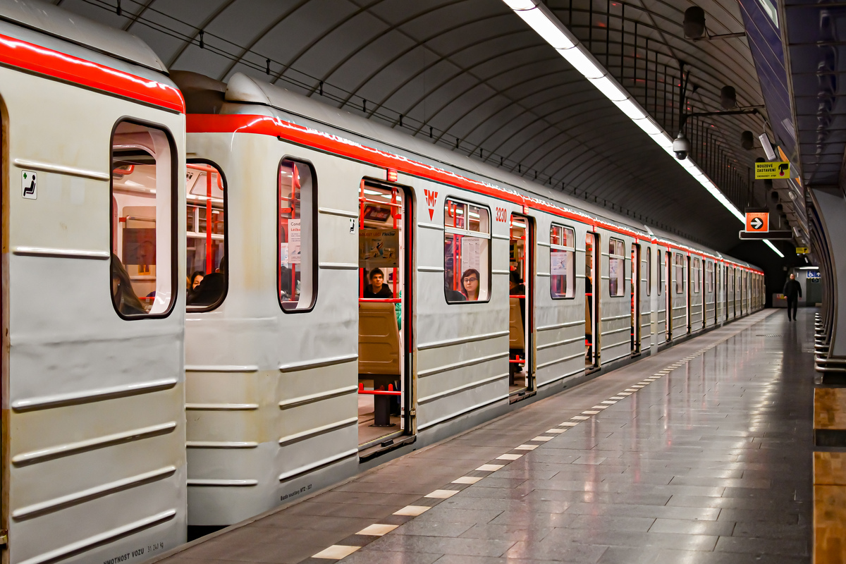 Прага, 4Mt (81-71M) № 3230; Прага — Метрополитен: линия B