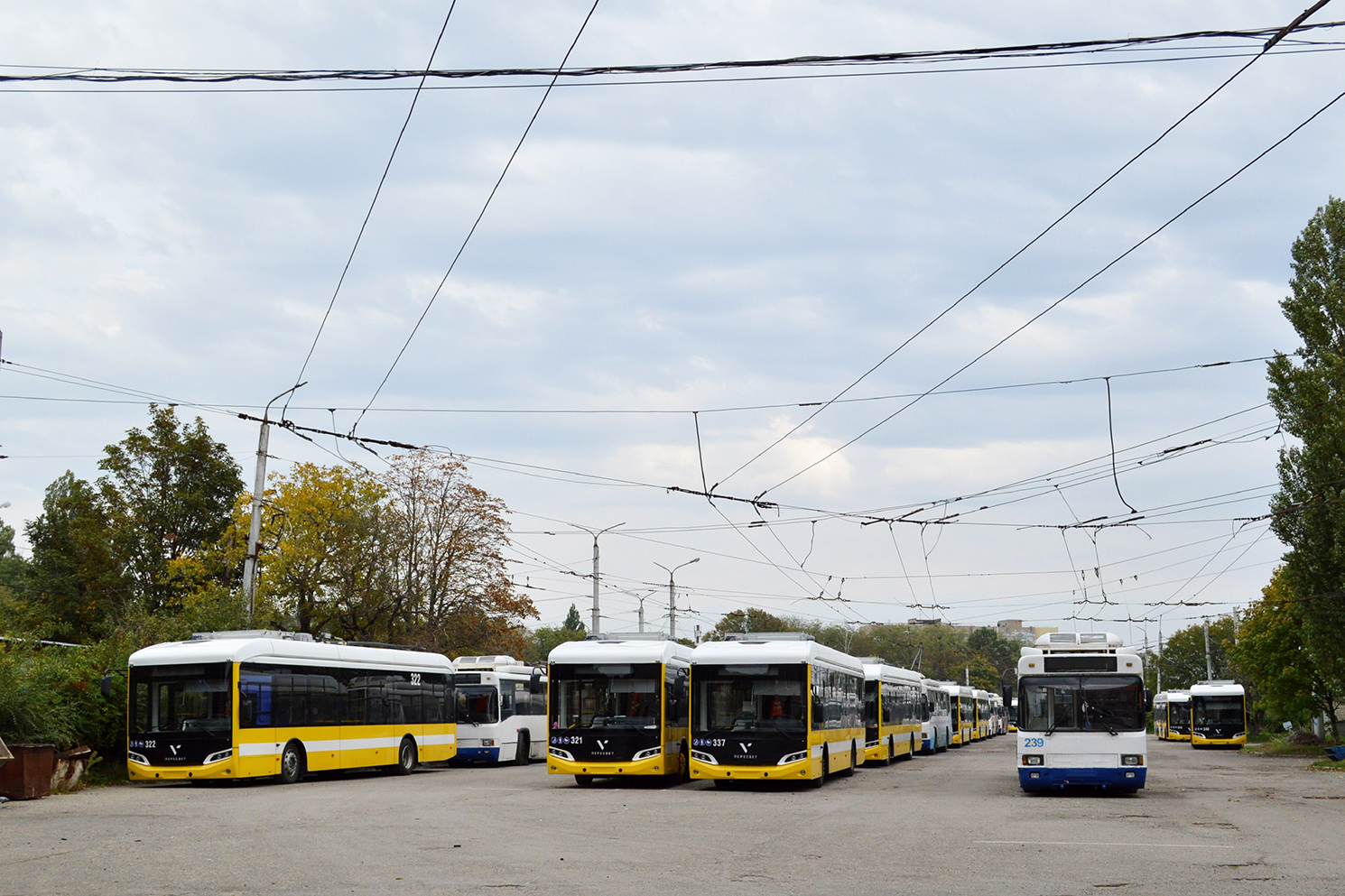 斯達夫波爾, Volgabus-5270T «Peresvet» # 322; 斯達夫波爾, Volgabus-5270T «Peresvet» # 337; 斯達夫波爾, BTZ-52764R # 239; 斯達夫波爾 — Miscellaneous photos 斯達夫波爾, Volgabus-5270T «Peresvet» # 322; 斯達夫波爾, Volgabus-5270T «Peresvet» # 337; 斯達夫波爾, BTZ-52764R # 239; 斯達夫波爾 — Miscellaneous photos