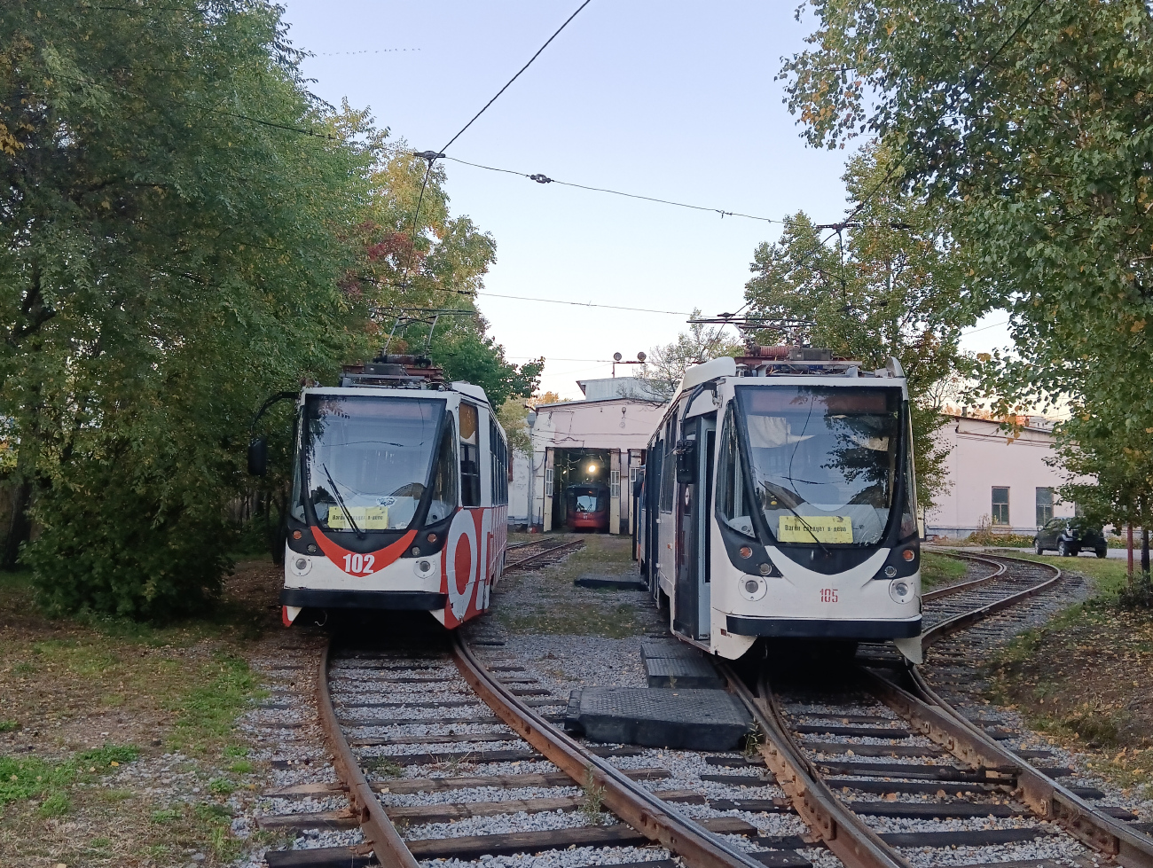 Хабаровск, 71-134А (ЛМ-99АВН) № 102; Хабаровск, 71-134А (ЛМ-99АВН) № 105 Хабаровск, 71-134А (ЛМ-99АВН) № 102; Хабаровск, 71-134А (ЛМ-99АВН) № 105