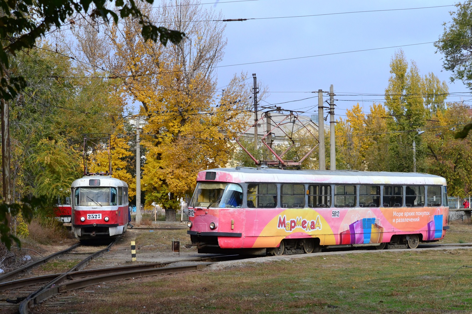 Волгоград, Tatra T3SU (двухдверная) № 2527; Волгоград, Tatra T3SU № 5812 Волгоград, Tatra T3SU (двухдверная) № 2527; Волгоград, Tatra T3SU № 5812