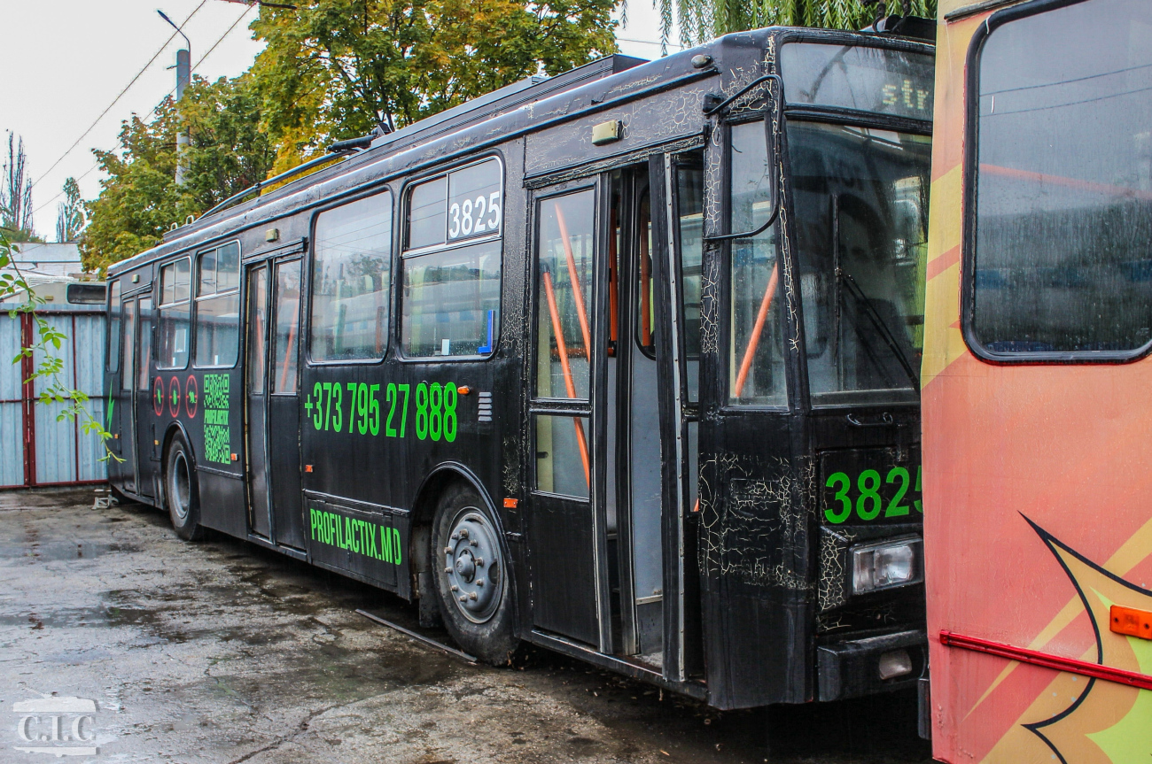 Chișinău, Škoda 14TrDT/6M # 3825; Chișinău — Trolleybus depot # 3 Chișinău, Škoda 14TrDT/6M # 3825; Chișinău — Trolleybus depot # 3