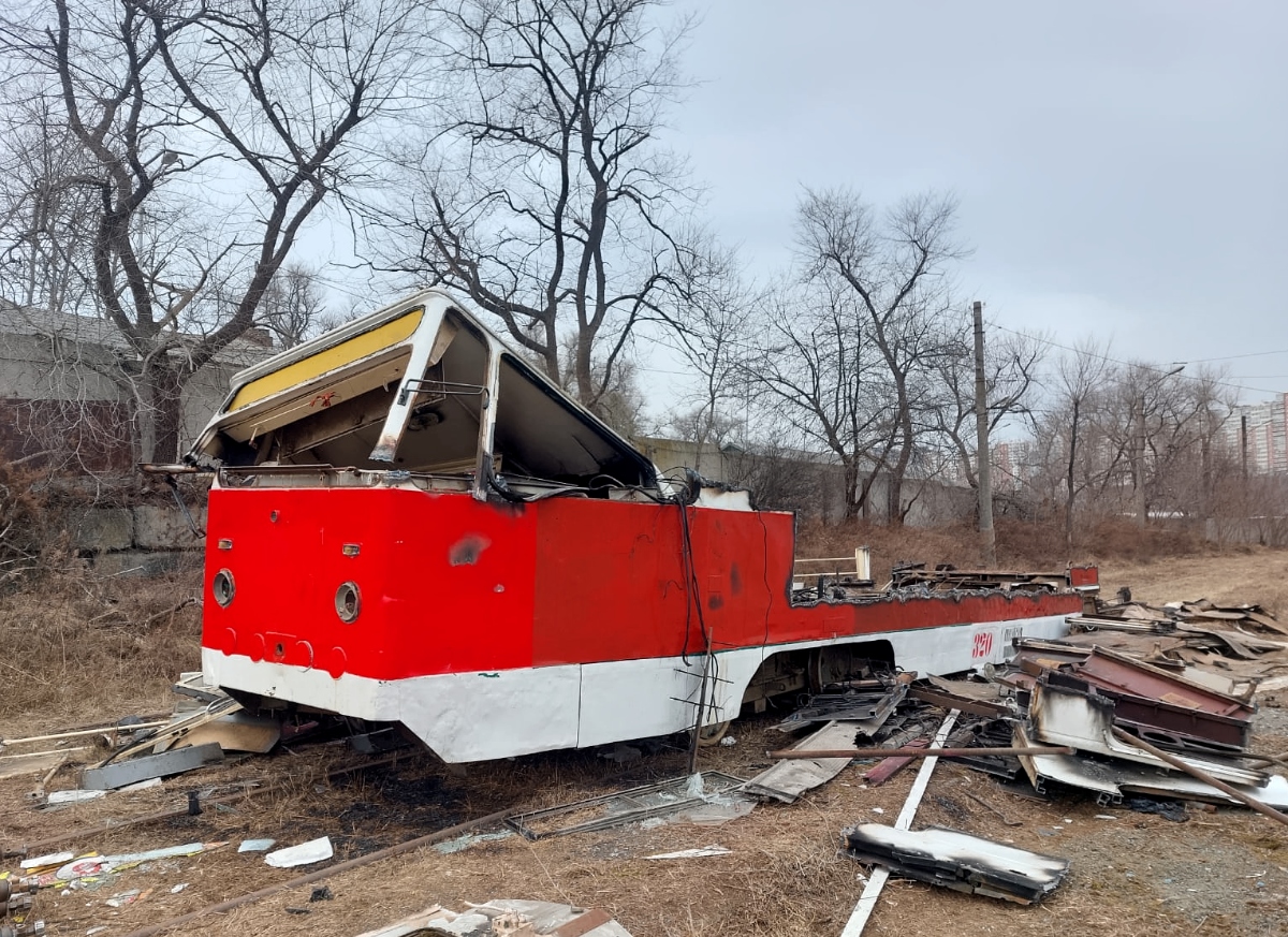 Vladivostok, 71-132 (LM-93) # 320; Vladivostok — Tram graveyard