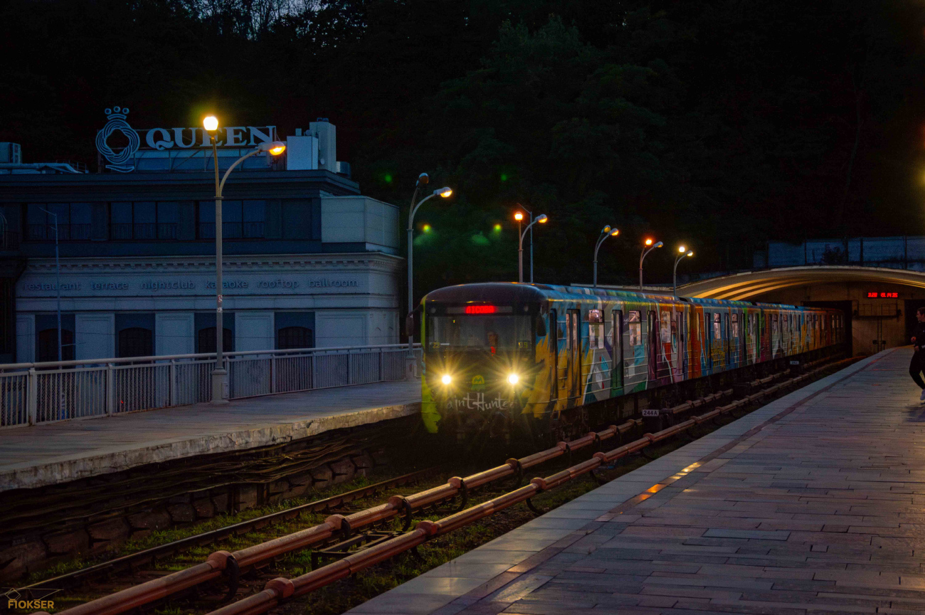 Kijev, E-KM-Gb (81-7080) — 5454; Kijev — Metro — Line M1 (red) Kijev, E-KM-Gb (81-7080) — 5454; Kijev — Metro — Line M1 (red)