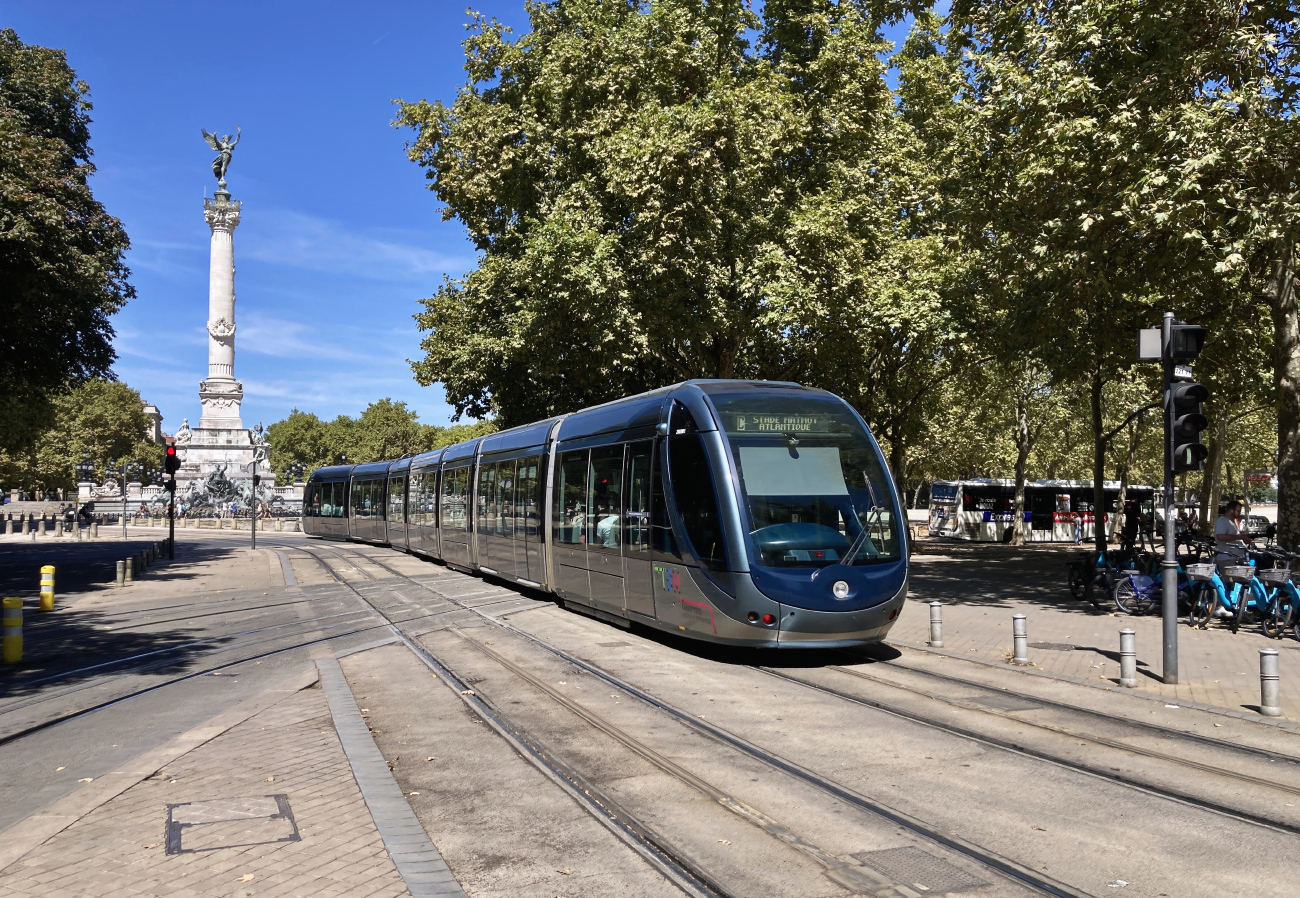 Bordeaux, Alstom Citadis 402 Nr 2803; Bordeaux — Tramway Lines and Infrastructure