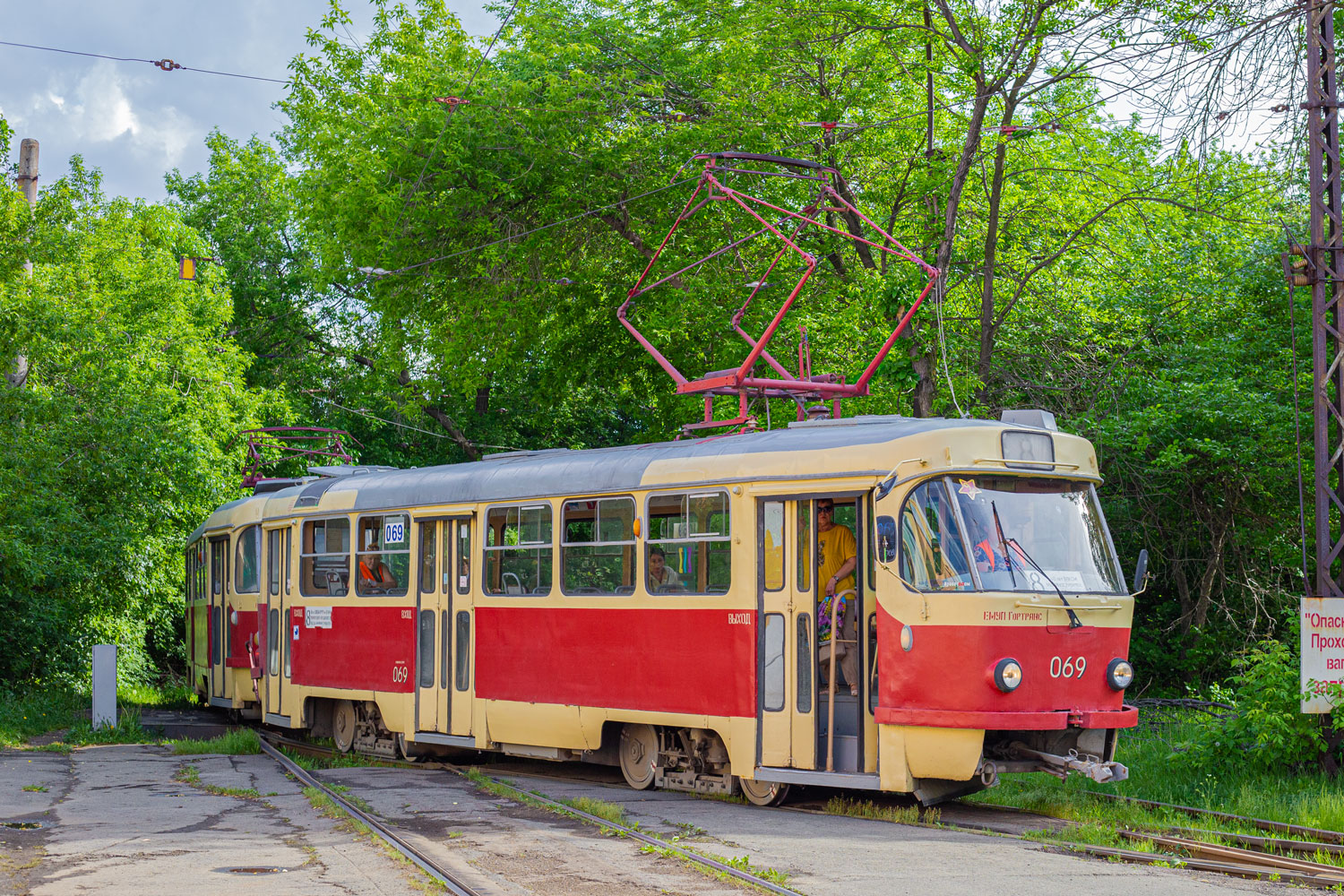 Jekatěrinburg, Tatra T3SU (2-door) č. 069