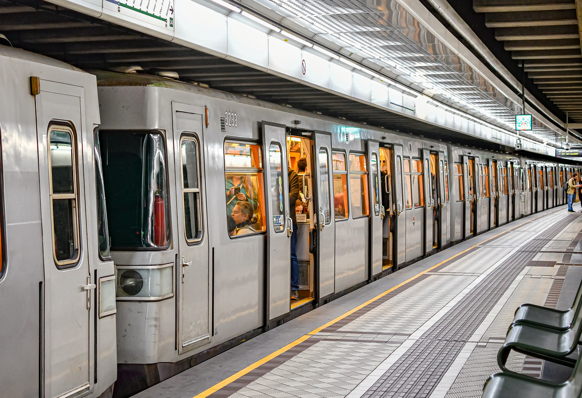 Вена, SGP Type U11 № 3233; Вена — U-Bahn — линия U4
