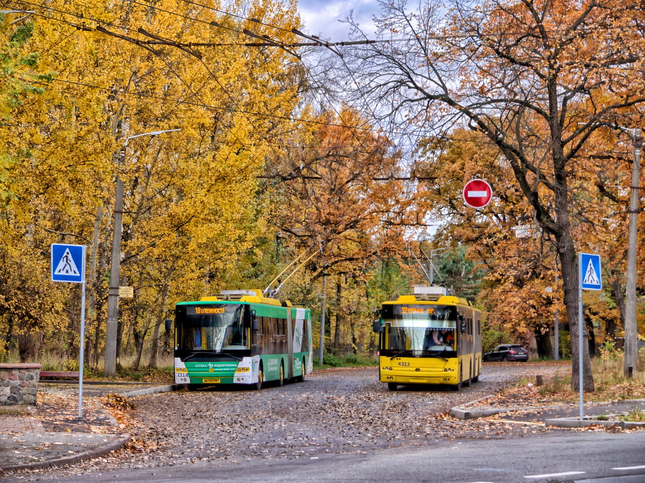 Киев, Богдан Т90110 № 2314; Киев, Богдан Т90110 № 4313; Киев — Конечные станции и кольца