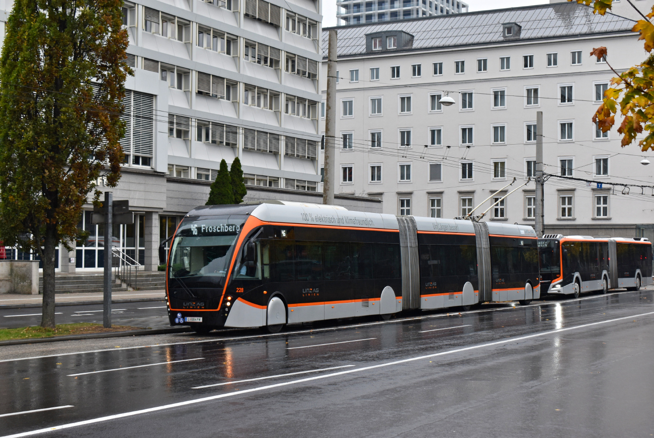 Линц, Van Hool Exqui.City 24 № 228