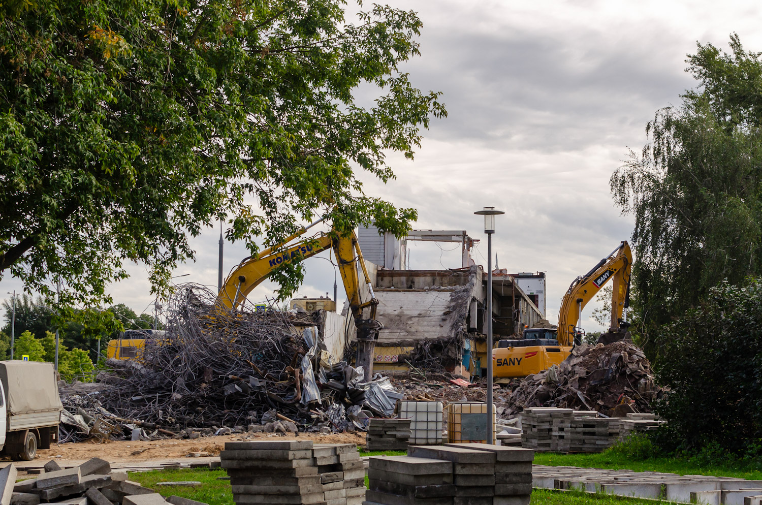 Москва — Демонтаж линии монорельса и перестройка её в парк на высоте
