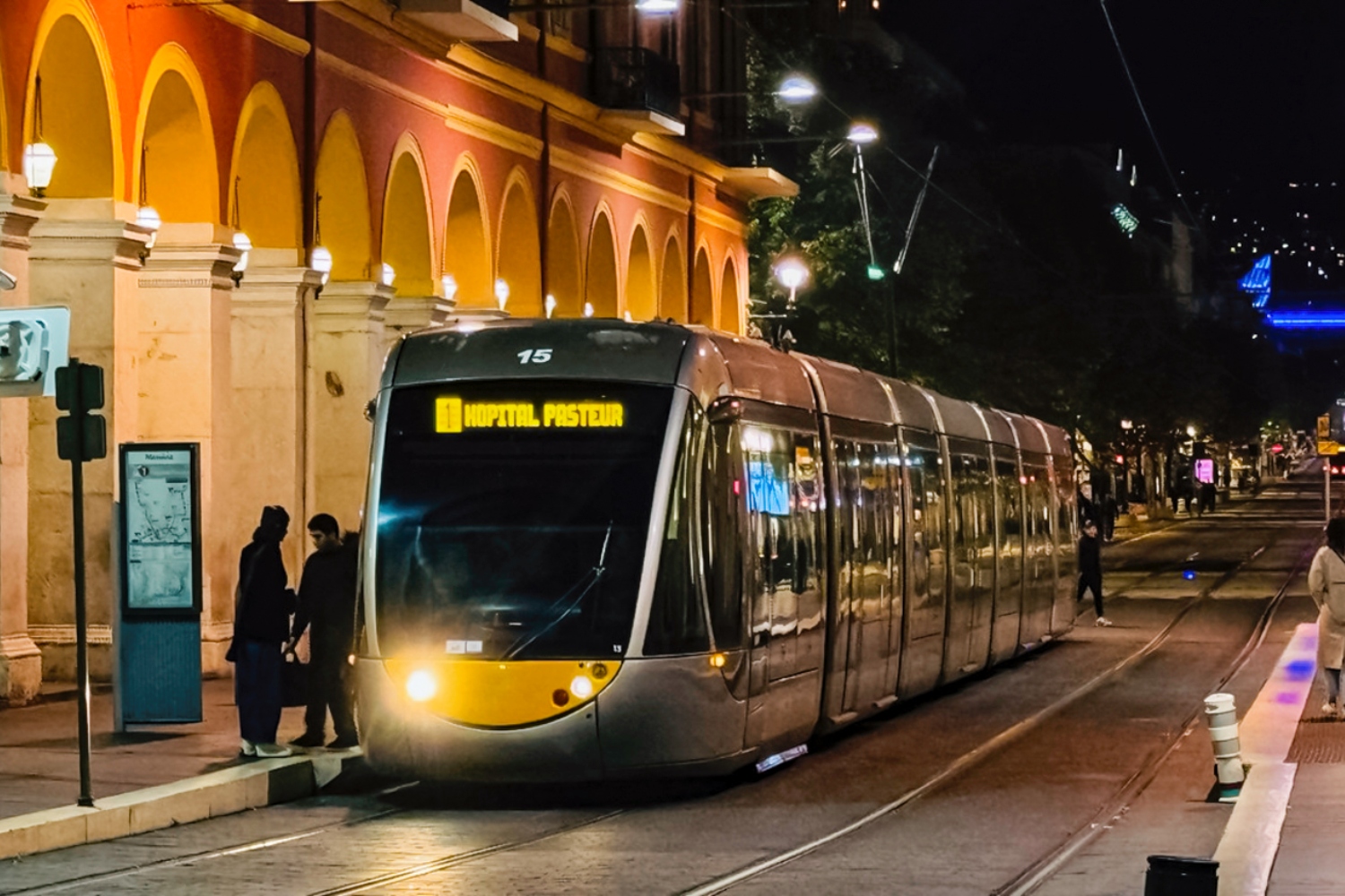 Ницца, Alstom Citadis 402 № 015