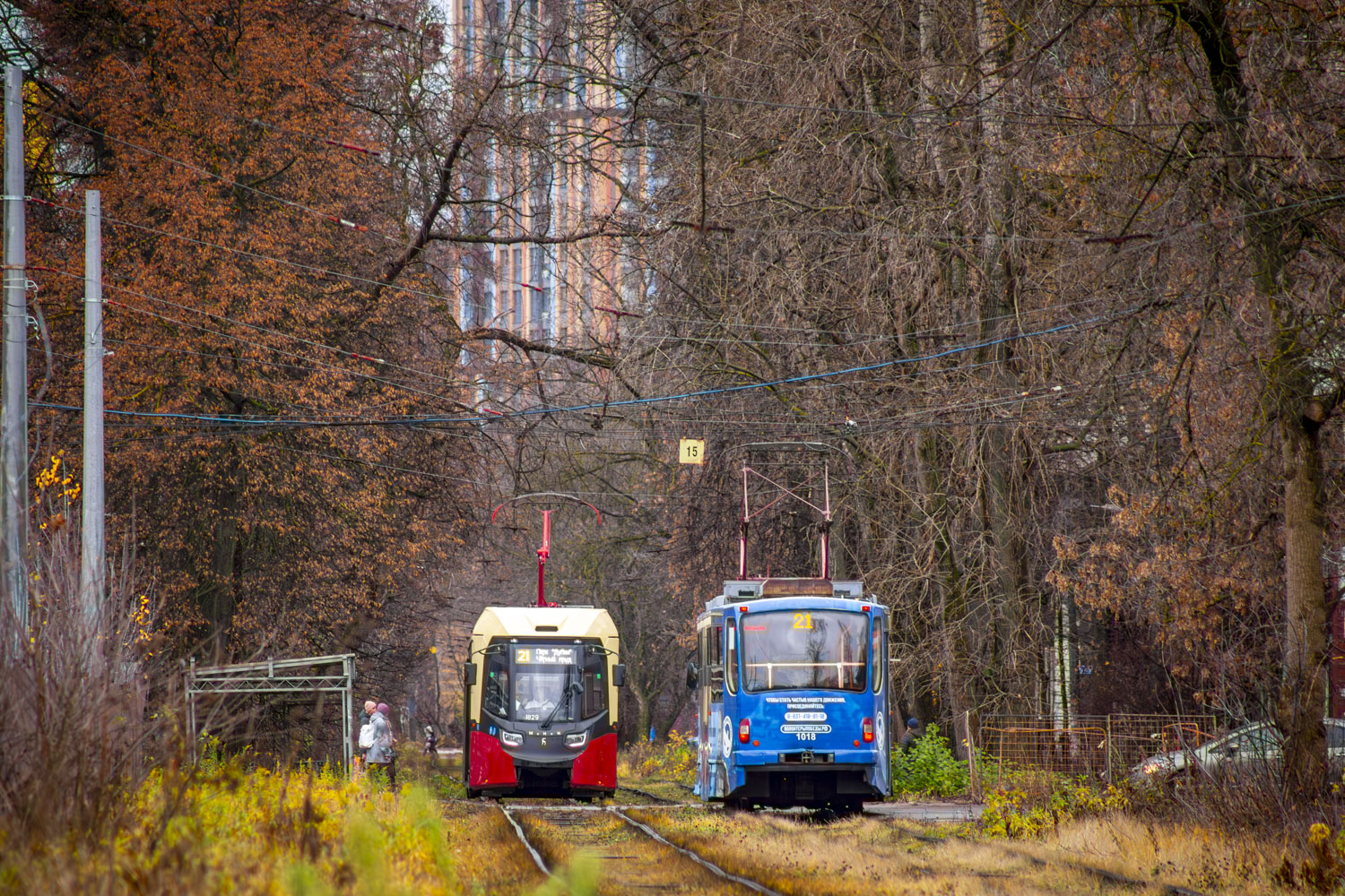 Nizhny Novgorod, BKM T811 "MiNiN" № 1829; Nizhny Novgorod, 71-407 № 1018