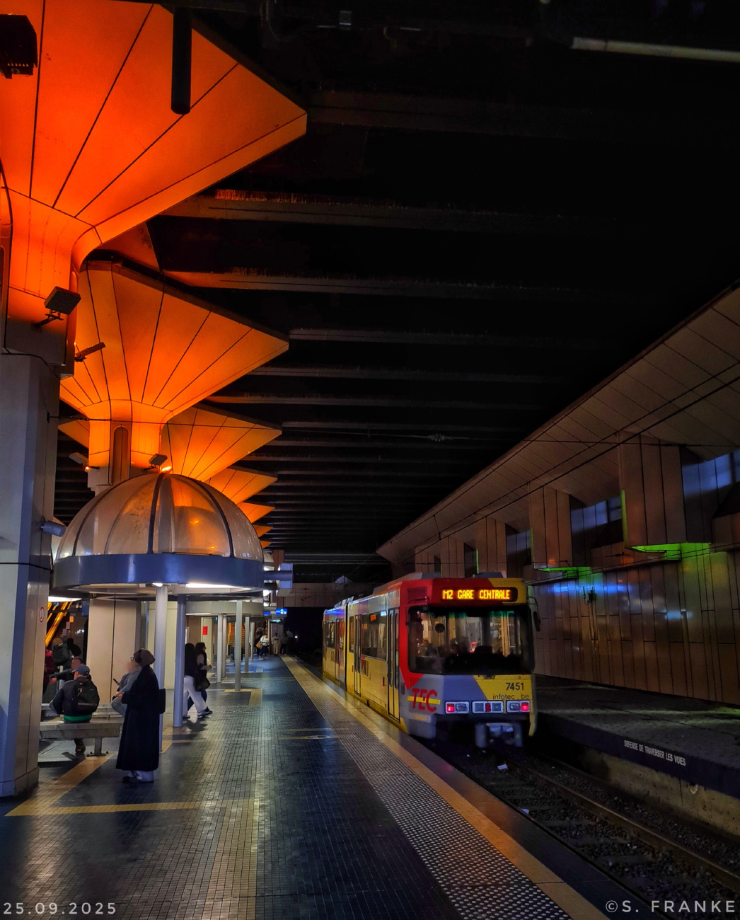 Шарлеруа, BN/ACEC type 6100 6-axle № 7451; Шарлеруа — Станции и инфраструктура (открытые)