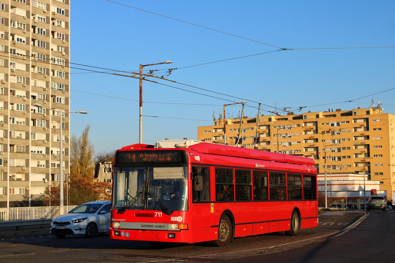 Budapest, Ikarus 412.81 # 711