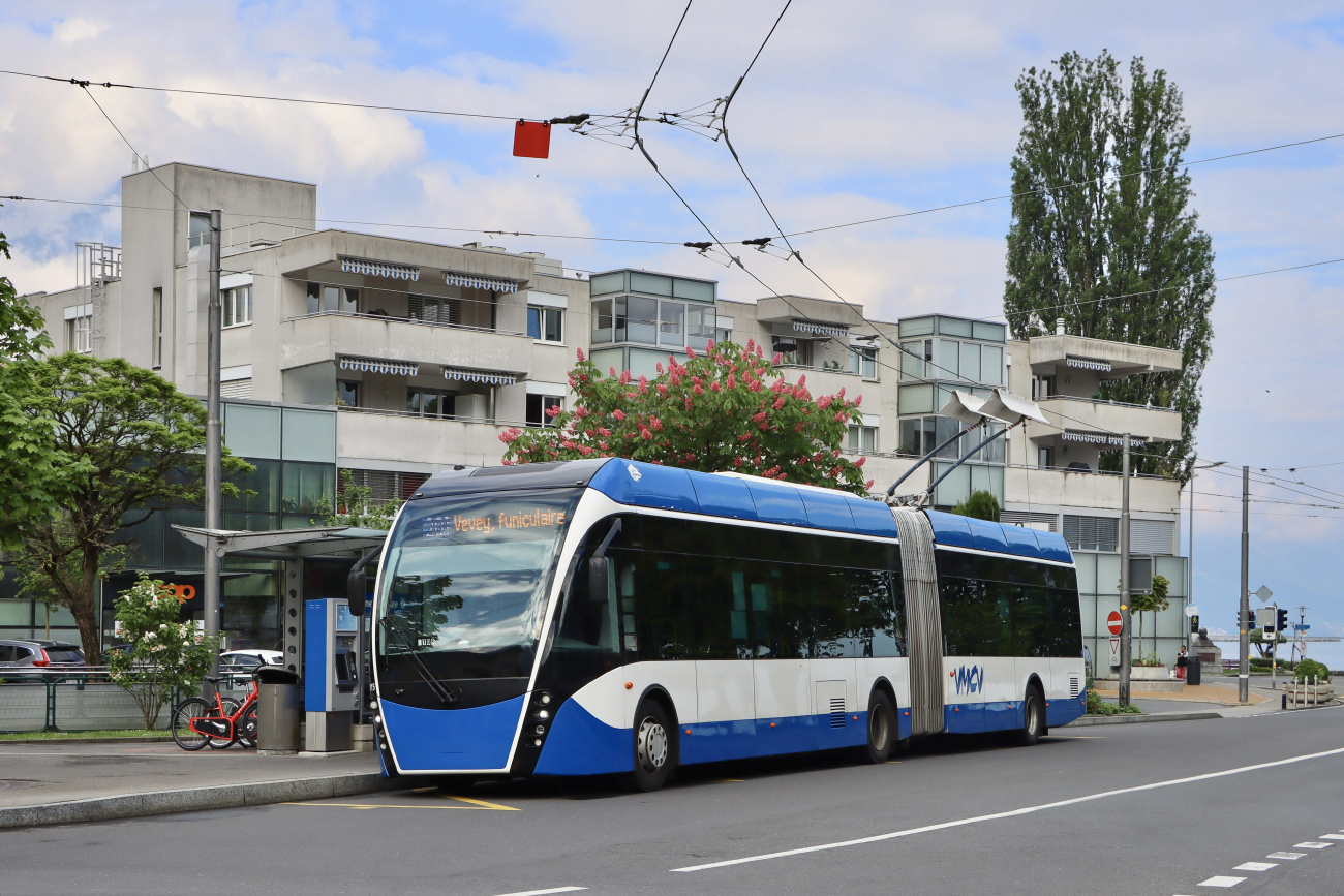 Вёве — Монтрё — Блоне, Van Hool Exqui.City 18 № 815