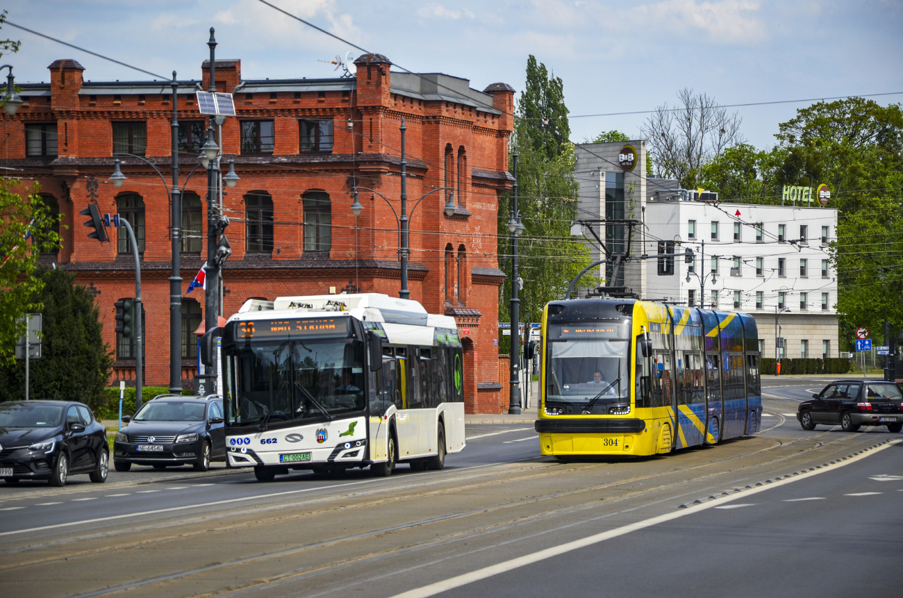Торунь, Solaris Urbino IV 12 Electric № 662; Торунь, PESA Swing 122NbT № 304