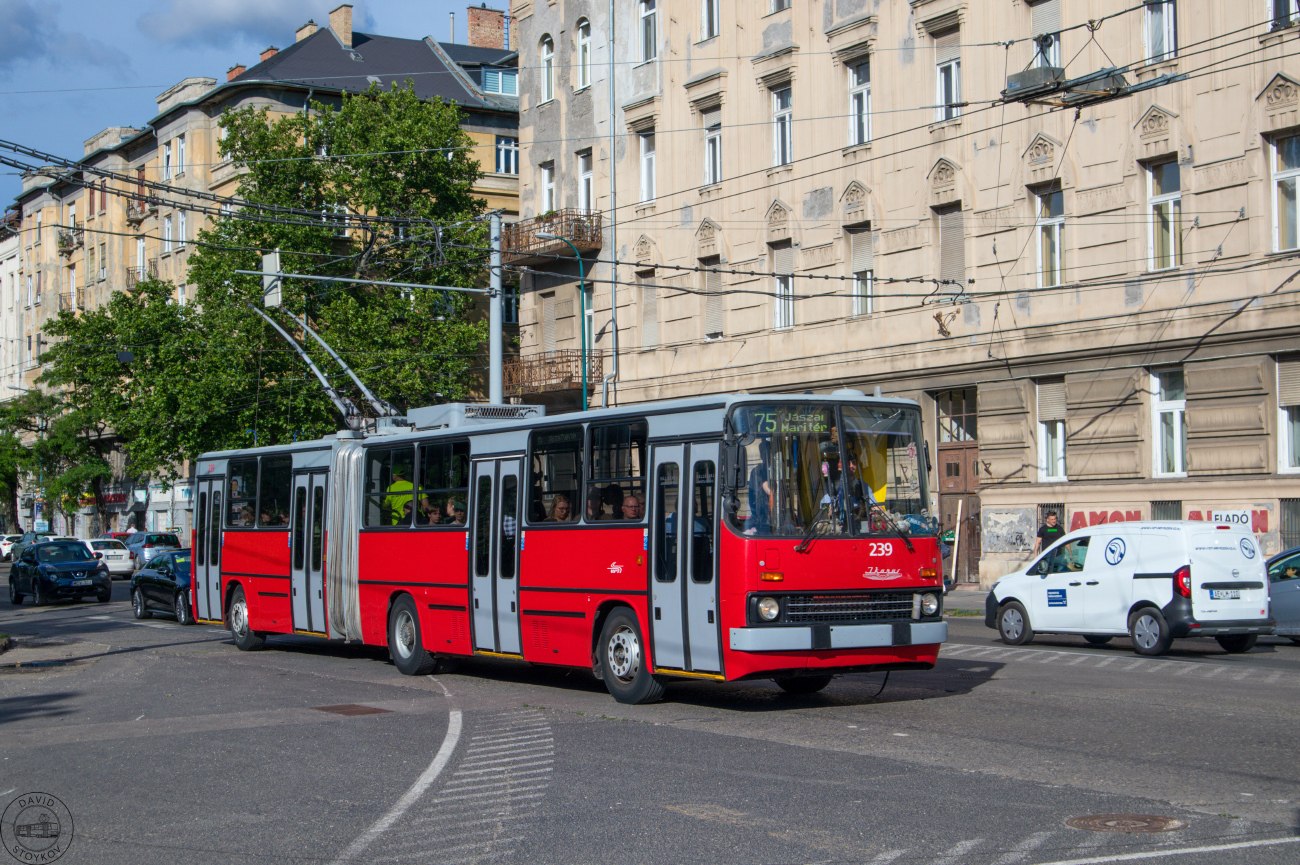 Budapešť, Ikarus 280.94 č. 239
