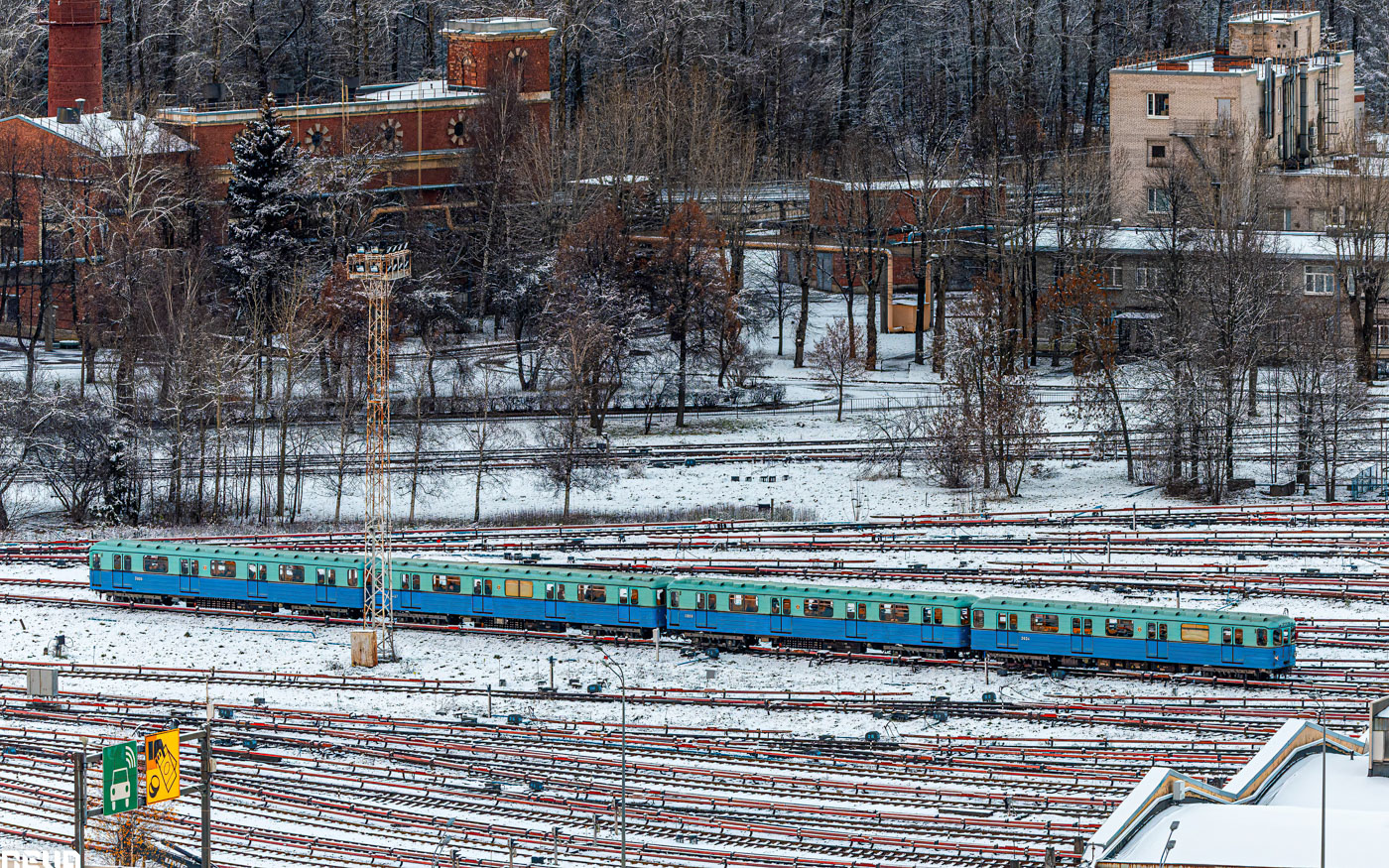 Санкт-Петербург, Е № 3369; Санкт-Петербург, Емх (ЛВЗ) № 3934; Санкт-Петербург — Метрополитен — Подвижной состав — Вагоны Е и модификации