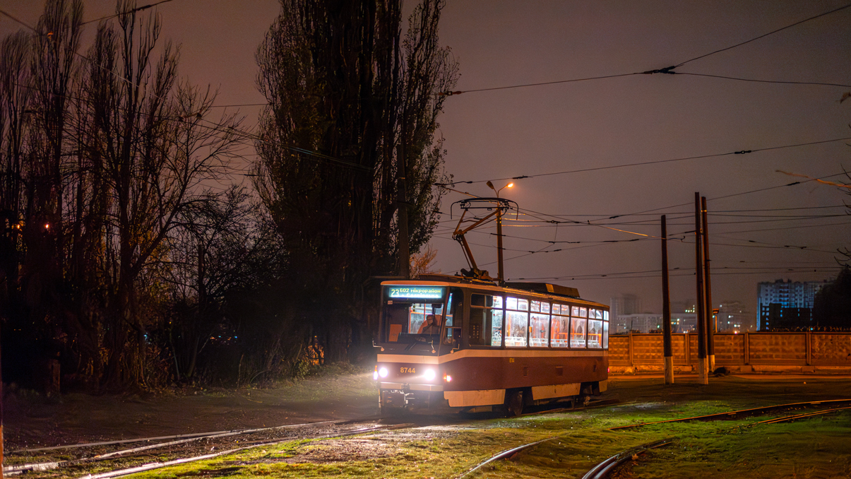 Харьков, Tatra T6A5 № 8744
