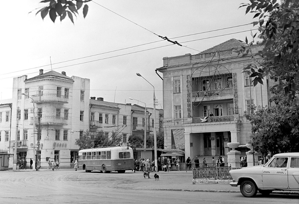 Энгельс, ЗиУ-5 № 201; Энгельс — Исторические фотографии