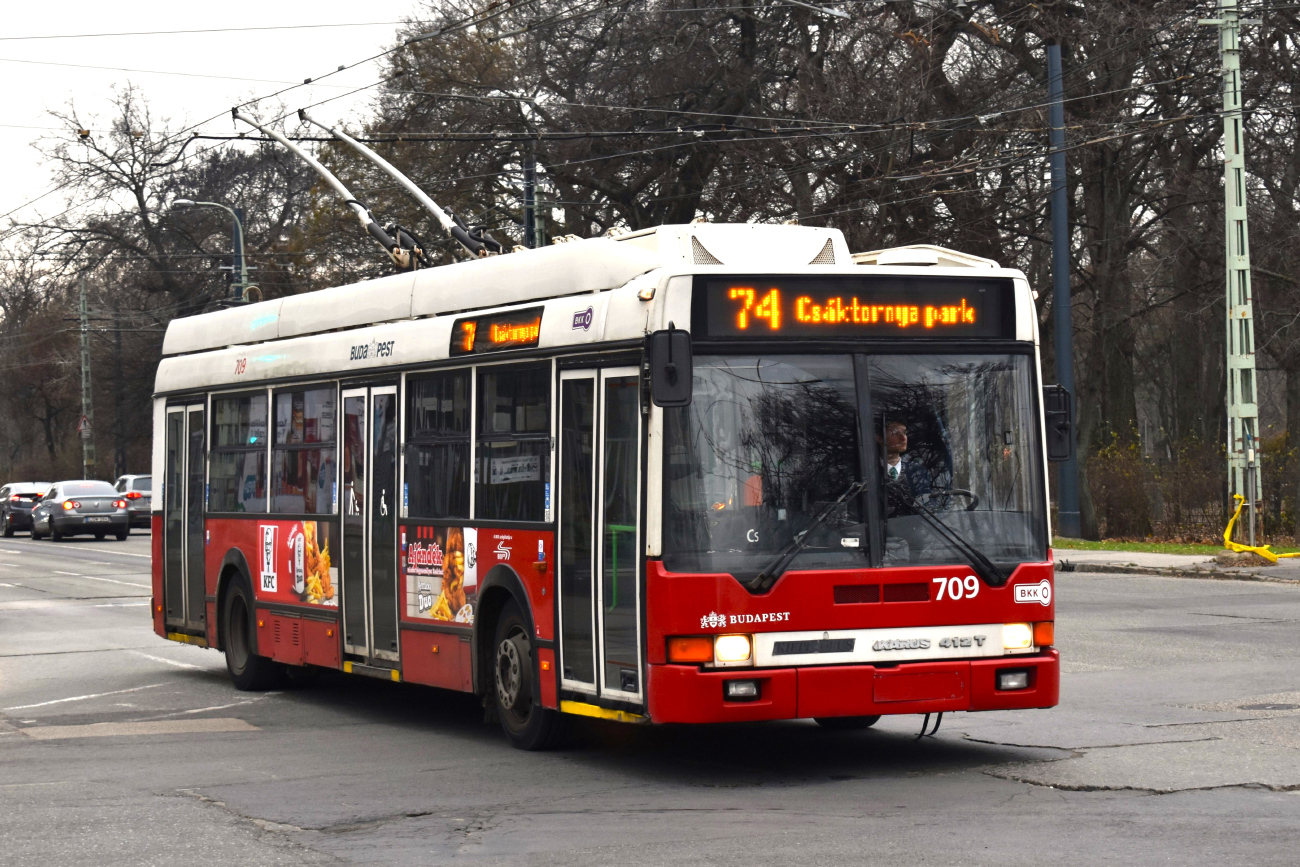 Budapest, Ikarus 412.81 — 709