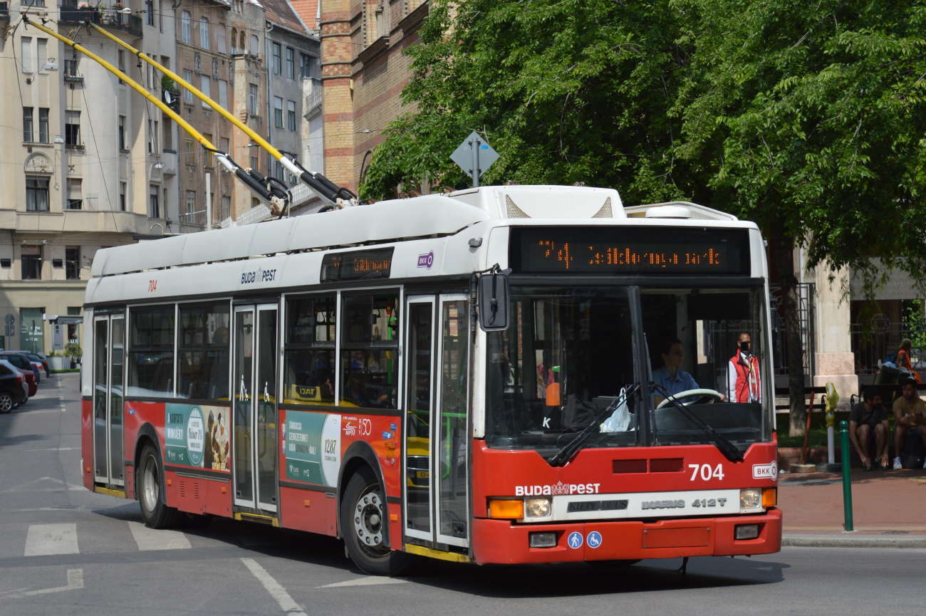 Budapest, Ikarus 412.81 # 704