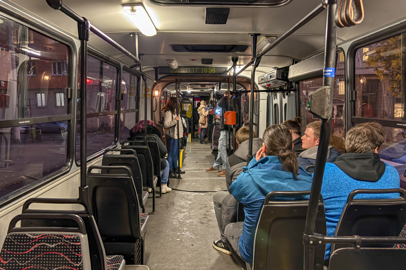 Budapest, Ikarus 280.94 — 239