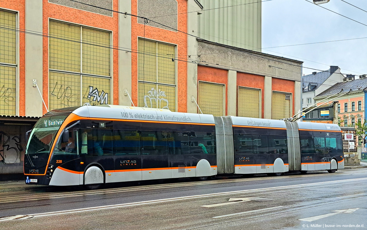 Линц, Van Hool Exqui.City 24 № 228
